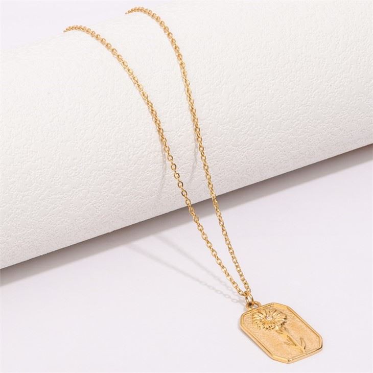 gold chain with flower pendant