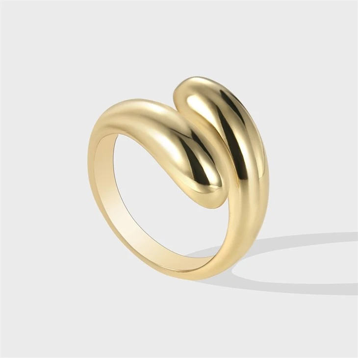 SCULPTURAL CROSSOVER RING