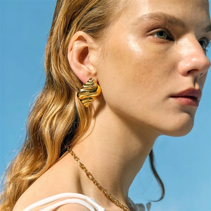 Conch Stud Earring