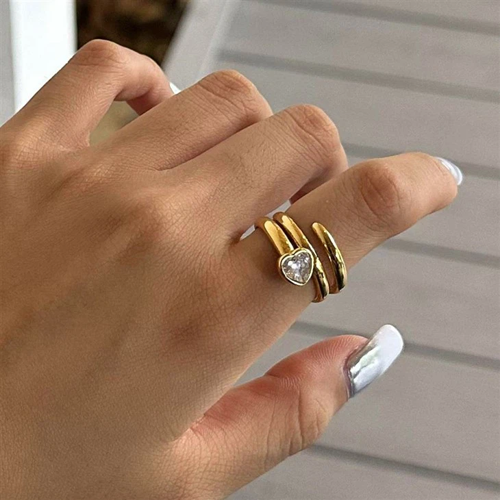 Heart Zircon Spiral Ring