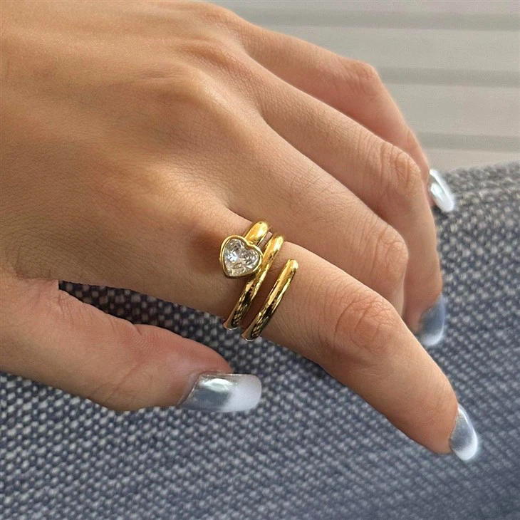 Heart Zircon Spiral Ring