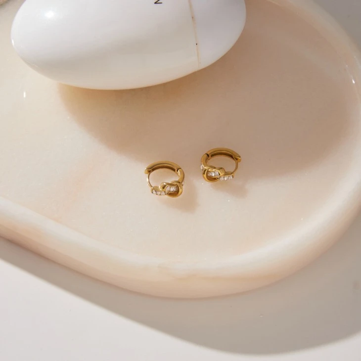 Interlocked Baguette Huggie Earring manufacturers