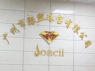 Israeli Client Reviews Copper Jewelry Samples At Guangzhou Facility