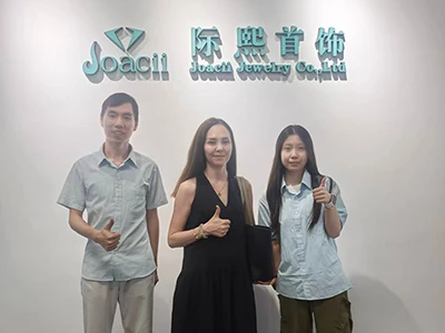 Kazakhstan Jewelry Buyer Visits Guangzhou Jewelry Manufacturer