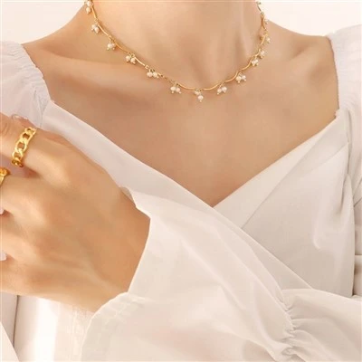 Dainty Pearl Neck Collar